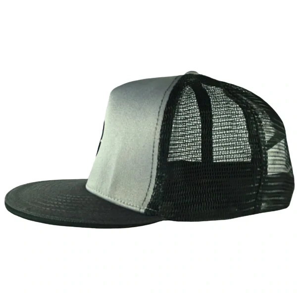 Kšiltovka s rovným kšiltem a výšivkou Skateboard420s