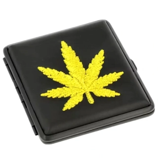 Dárek pro huliče - koženková tabatěrka se žlutou výšivkou